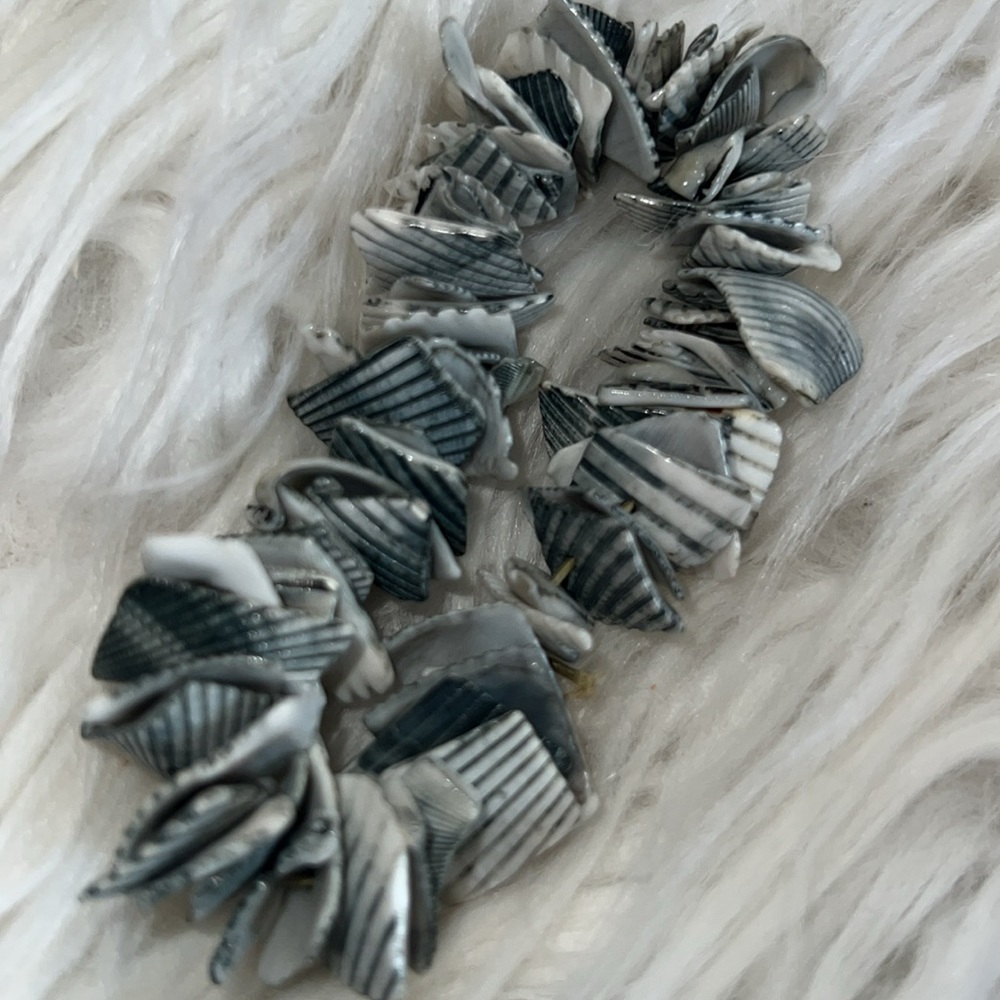 Seashell Bracelet - Picture 2 of 3